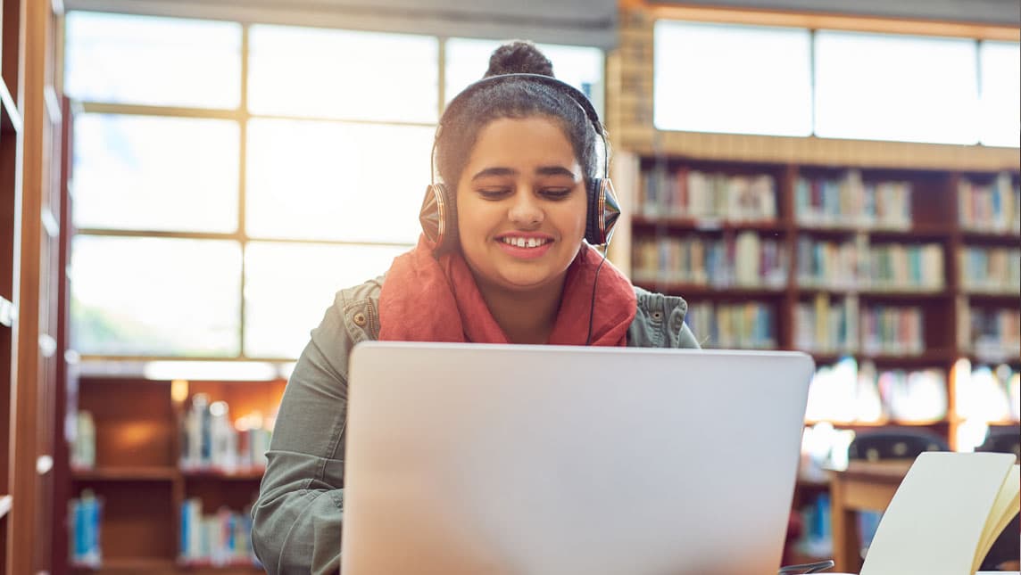 working-on-laptop-in-library